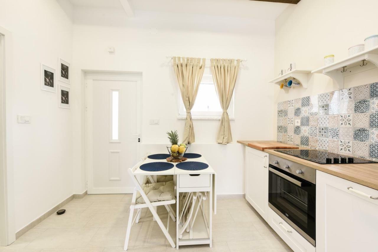 Apartmani Eladora Biograd Na Moru Esterno foto