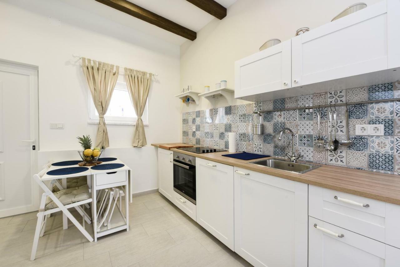 Apartmani Eladora Biograd Na Moru Esterno foto