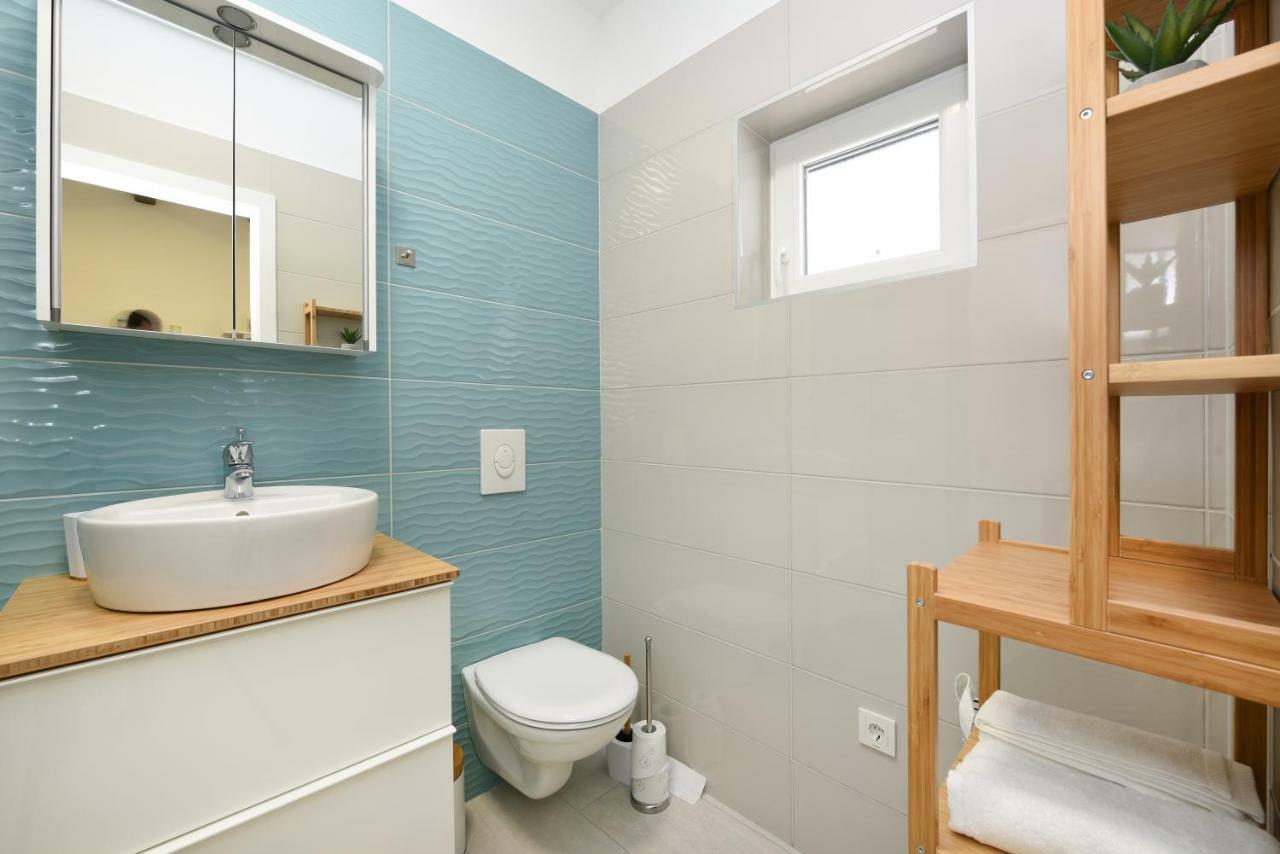 Apartmani Eladora Biograd Na Moru Esterno foto