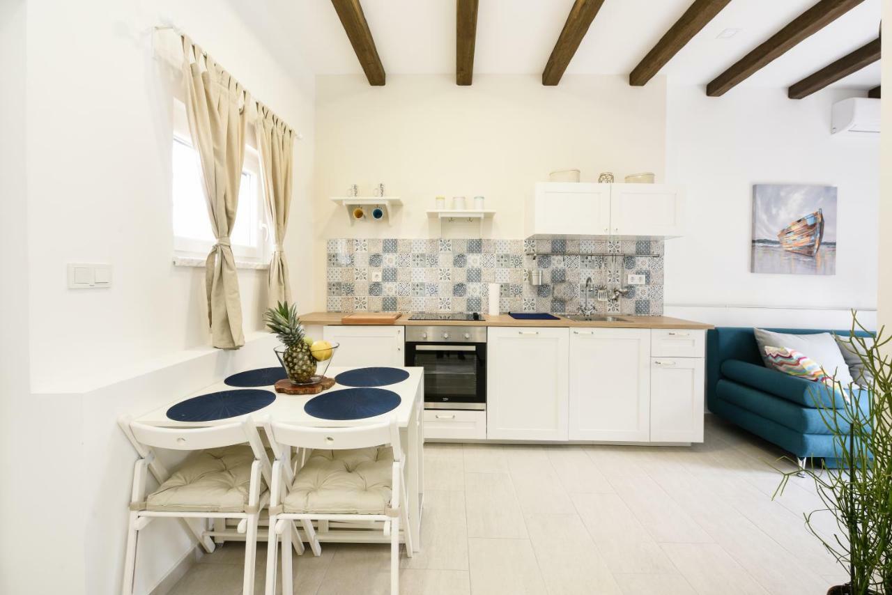 Apartmani Eladora Biograd Na Moru Esterno foto